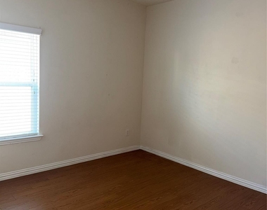 7534 Abbey Point Lane - Photo Thumbnail 5