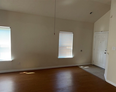 7534 Abbey Point Lane - Photo Thumbnail 7