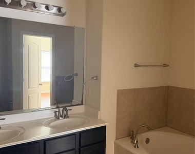7534 Abbey Point Lane - Photo Thumbnail 9