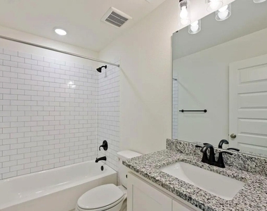 545 Delmar Street - Photo Thumbnail 12