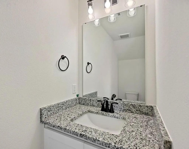 545 Delmar Street - Photo Thumbnail 7