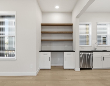 2204 Lou Ellen Lane - Photo Thumbnail 17