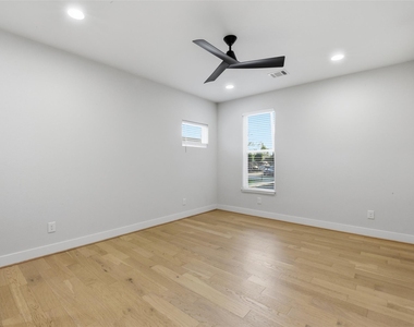2204 Lou Ellen Lane - Photo Thumbnail 6