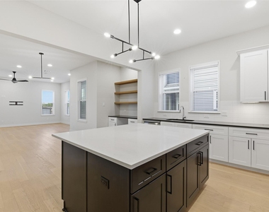 2204 Lou Ellen Lane - Photo Thumbnail 20