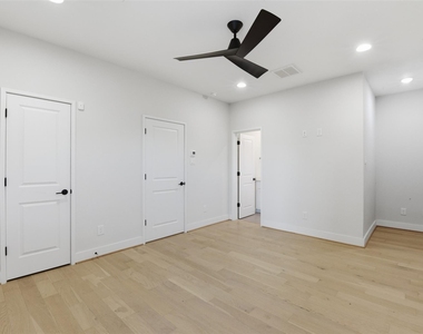 2204 Lou Ellen Lane - Photo Thumbnail 5