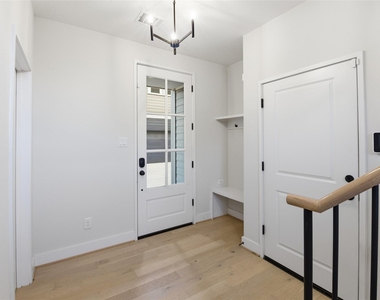 2204 Lou Ellen Lane - Photo Thumbnail 3