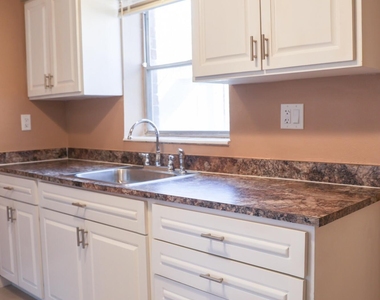 190 E Olmstead Drive - Photo Thumbnail 8