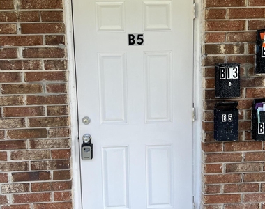 190 E Olmstead Drive - Photo Thumbnail 4