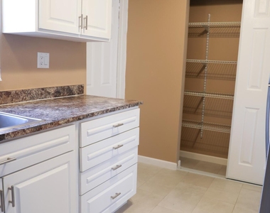 190 E Olmstead Drive - Photo Thumbnail 7