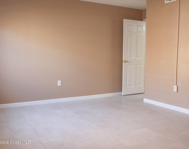 190 E Olmstead Drive - Photo Thumbnail 11