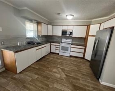 16064 Holly Street - Photo Thumbnail 8