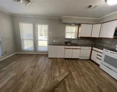 16064 Holly Street - Photo Thumbnail 9