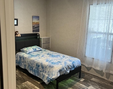 194 Holiday Park Boulevard Ne - Photo Thumbnail 9