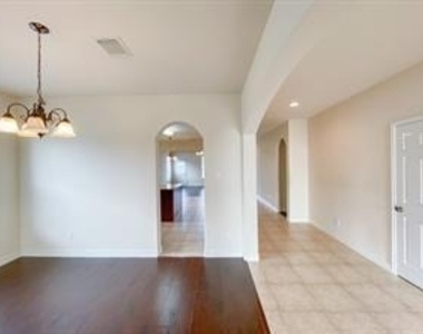 7338 Boerne Creek Drive - Photo Thumbnail 5