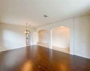 7338 Boerne Creek Drive - Photo Thumbnail 4