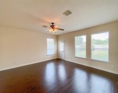 7338 Boerne Creek Drive - Photo Thumbnail 11