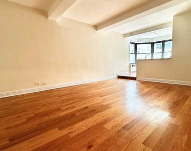 East 56 Street - Photo Thumbnail 7