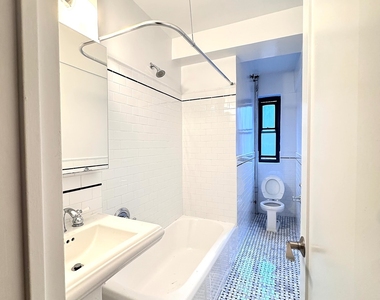 East 56 Street - Photo Thumbnail 10