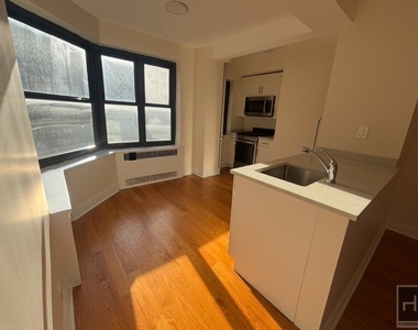 East 56 Street - Photo Thumbnail 9