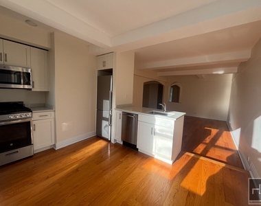 East 56 Street - Photo Thumbnail 3