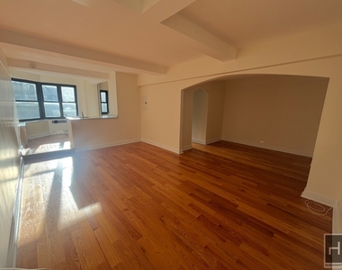 East 56 Street - Photo Thumbnail 8