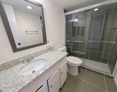 2101 Fountain View Drive - Photo Thumbnail 14