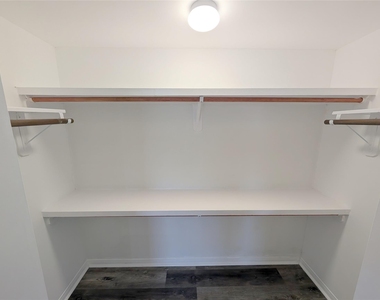 2101 Fountain View Drive - Photo Thumbnail 13