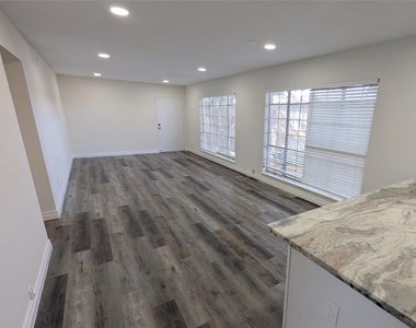 2101 Fountain View Drive - Photo Thumbnail 10