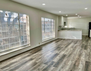 2101 Fountain View Drive - Photo Thumbnail 11
