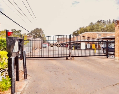 2101 Fountain View Drive - Photo Thumbnail 21