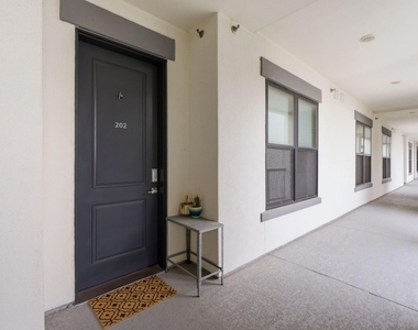 199 Waterpoint Court - Photo Thumbnail 10