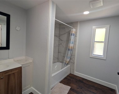 266 Hunters Glen - Photo Thumbnail 7