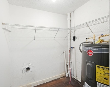 10019 N Jasmine Avenue - Photo Thumbnail 16