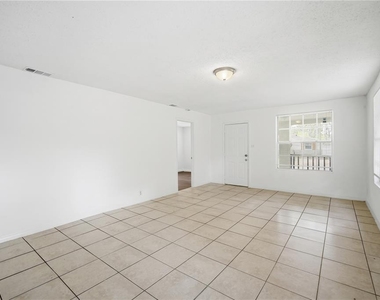 10019 N Jasmine Avenue - Photo Thumbnail 5