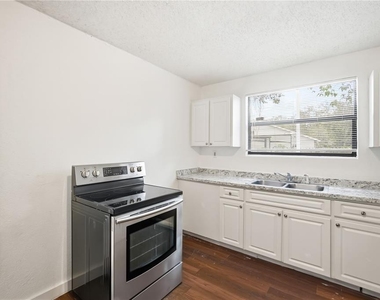 10019 N Jasmine Avenue - Photo Thumbnail 8