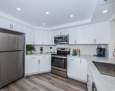 6357 Bahia Del Mar Boulevard - Photo Thumbnail 7