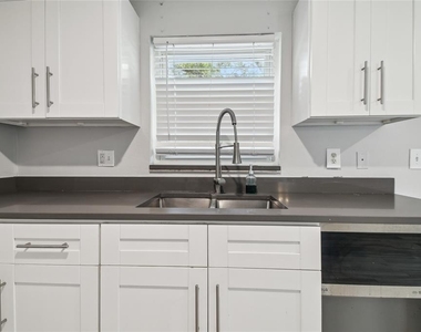 3679 Sugarcreek Drive - Photo Thumbnail 4