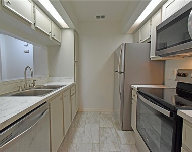 4207 Winding Moss Trail - Photo Thumbnail 10