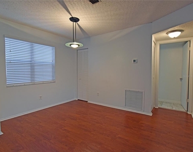 4207 Winding Moss Trail - Photo Thumbnail 8