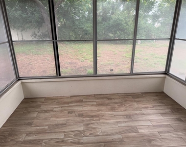 2236 Morningside Drive - Photo Thumbnail 17