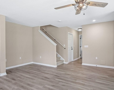 10831 Johanna Avenue - Photo Thumbnail 9
