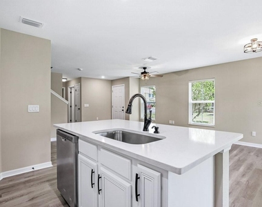 10831 Johanna Avenue - Photo Thumbnail 8