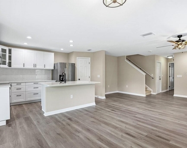 10831 Johanna Avenue - Photo Thumbnail 5