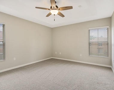 10831 Johanna Avenue - Photo Thumbnail 15