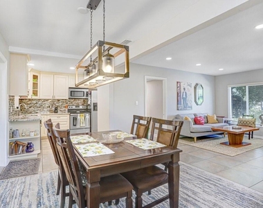 6703 N River Boulevard - Photo Thumbnail 13
