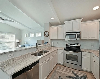 4815 Woodbrook Drive - Photo Thumbnail 7