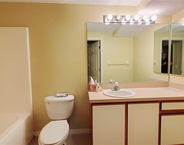 9612 Seadale Court - Photo Thumbnail 10