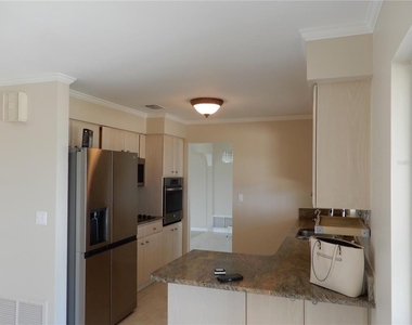 337 1st Street W - Photo Thumbnail 13