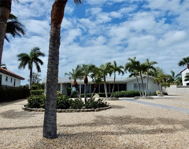 337 1st Street W - Photo Thumbnail 4
