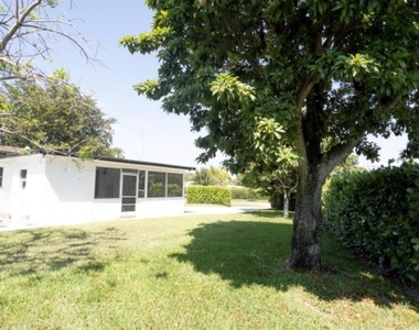887 W Perry Street - Photo Thumbnail 3